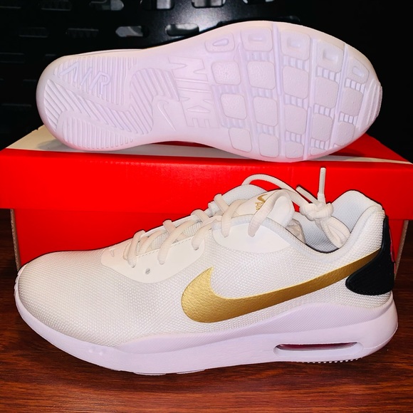 WMNS Nike Air Max Oketo - Picture 2 of 8